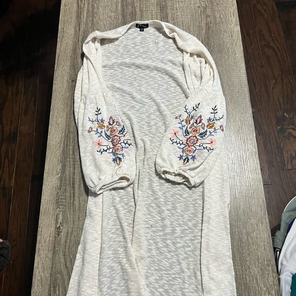 Flowered bell sleeved cardigan from Art Class
